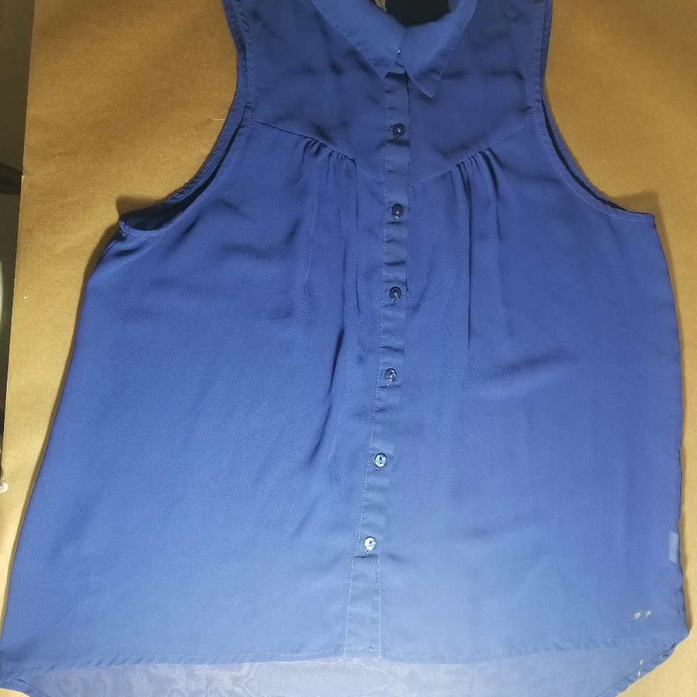 Tops - Picture 2 of 6